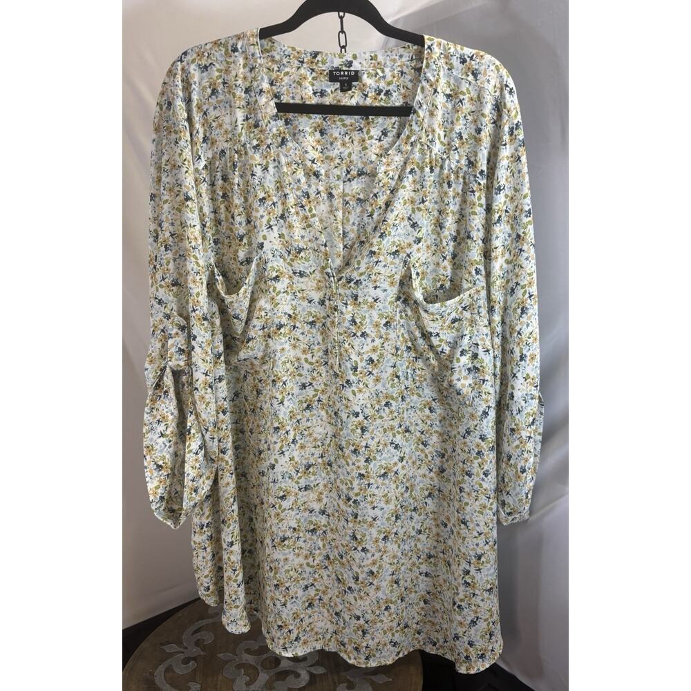 Torrid Top Womens 6 White V-Neck Floral‎ 3/4 Sleeve Lightweight Harper